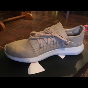 Under Armour women size 7